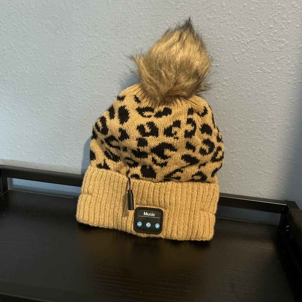 Bluetooth Knit Beanie Hat, Leopard Print, OS 080126